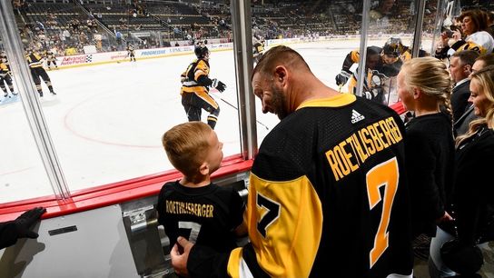 Roethlisberger gets the drop on Penguins-Rangers game taken at PPG Paints Arena (Penguins)